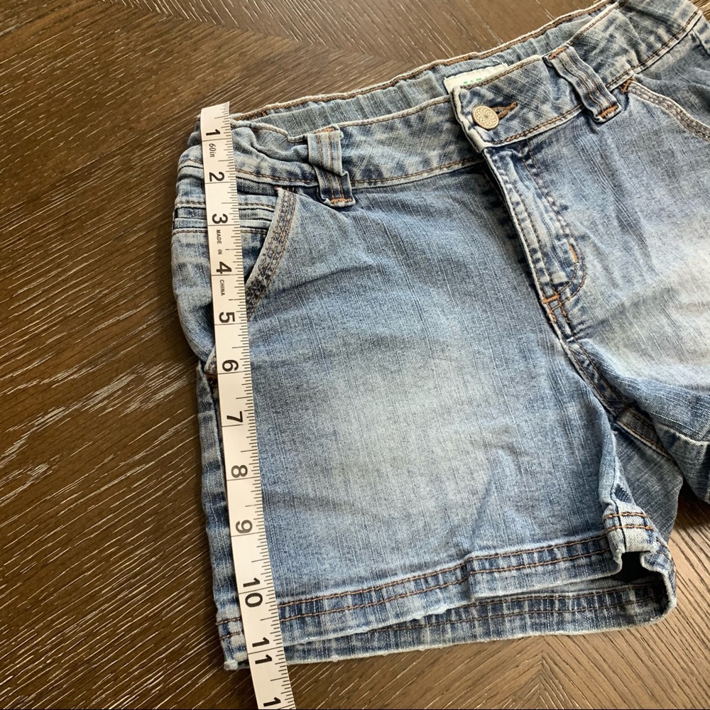 Circo light denim shorts Size 10 - Picture 7 of 9